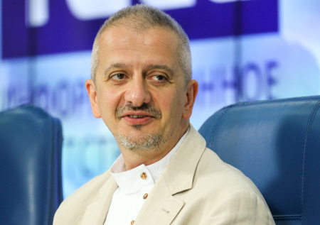 Минкульт поставил точку в споре о Школе-студии МХАТ: Богомолов остается?