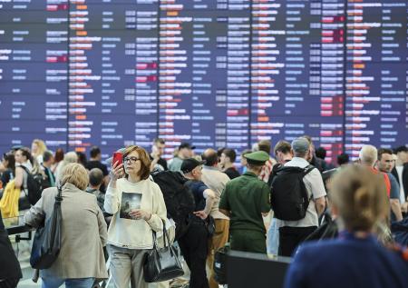 Более 200 рейсов задержали и отменили в аэропортах Москвы на фоне непогоды