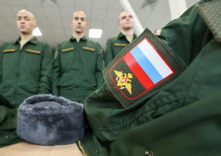 Депутаты предложили призывать россиян круглый год