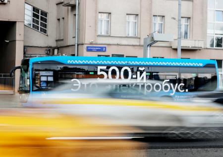 Автоэксперт ответил, безопасно ли в проливные дожди ездить на электробусах