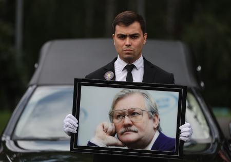 «Переживал все внутри»: в ЦКБ простились с автором культовых фильмов Карой