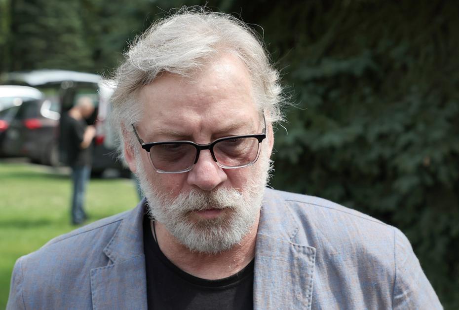 Актер Виктор Раков на церемонии прощания с режиссером Юрием Карой