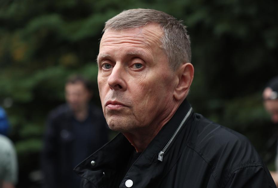 Константин Толстов на церемонии прощания с режиссером Юрием Карой