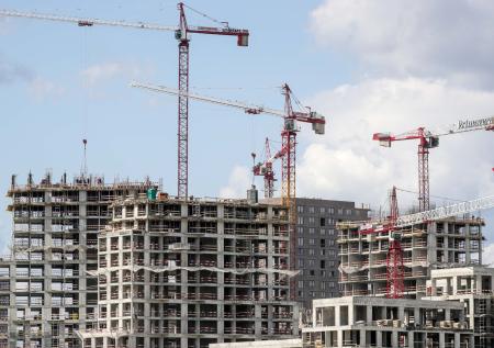 Юрист оценил закон об отсрочке для застройщиков по выплате неустойки