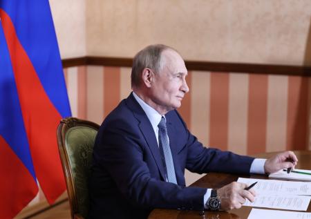 «Молодцы!»: Путин поздравил школьников с победой на олимпиаде в Австралии