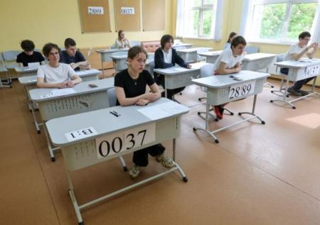 Россияне в период ЕГЭ купили микронаушников на миллионы рублей