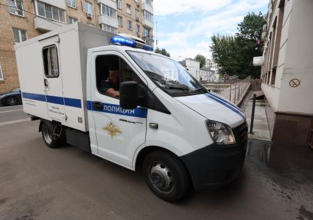 В Москву доставили троих полицейских по делу о взятках от главреда Baza