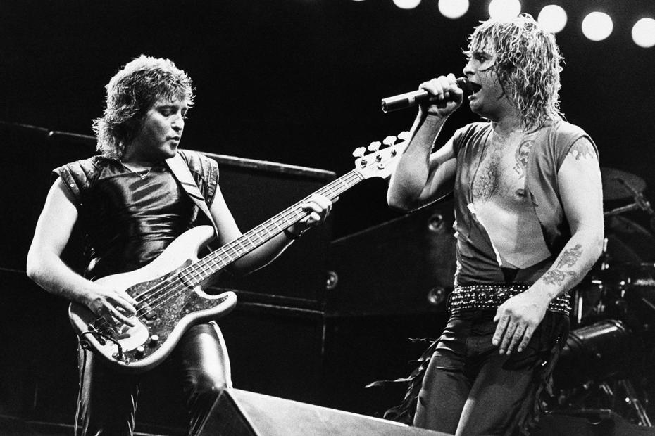 Оззи Осборн (справа) во время выступления на фестивале Rock in Rio, 1985 год