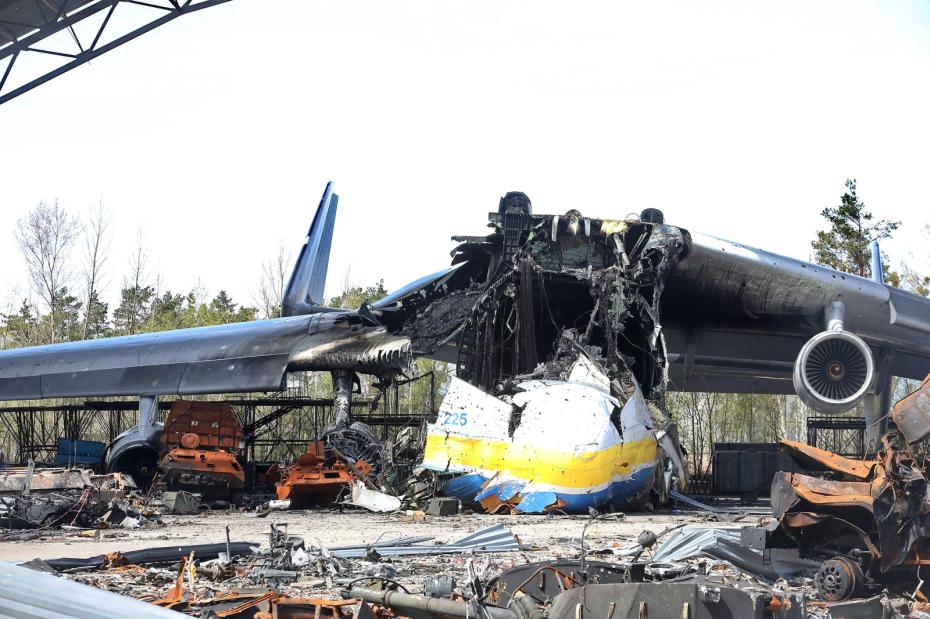Разрушенный украинский самолет Ан-225
