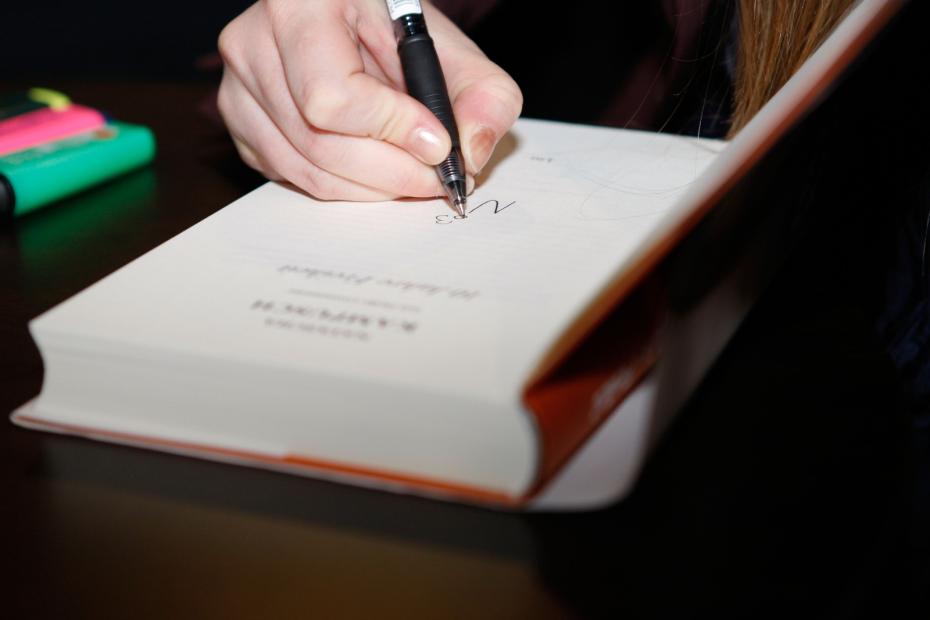 Наташа Кампуш представляет свою последнюю книгу 10 Jahre Freiheit («10 лет свободы»)