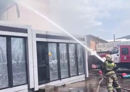 В сгоревшем торговом центре Новошахтинска нашли тело женщины