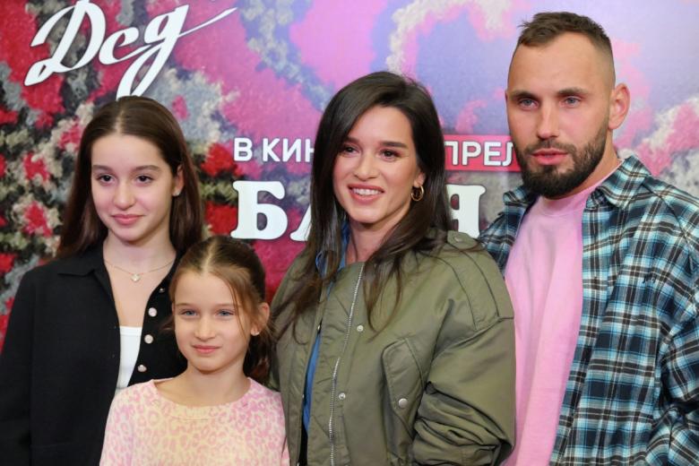 Ксения Бородина с детьми и мужем Николаем Сердюковым