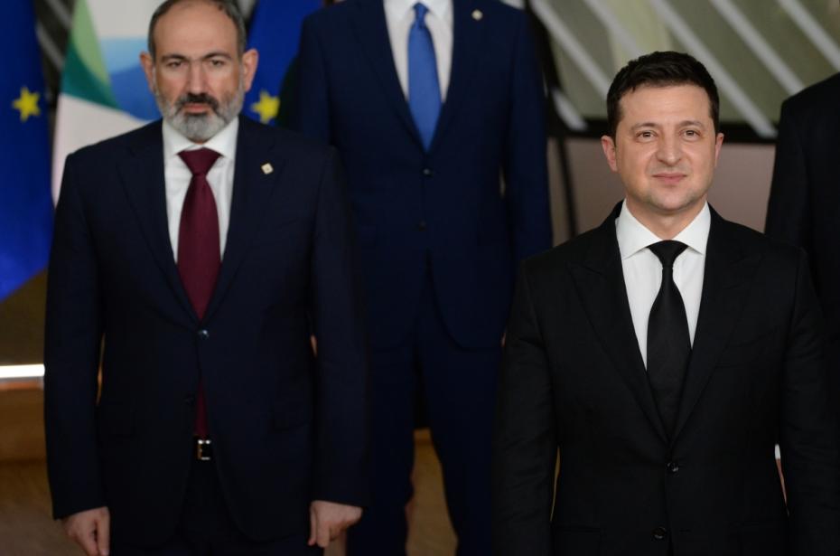 Премьер-министр Армении Никол Пашинян (слева) и президент Украины Владимир Зеленский, 2021 год