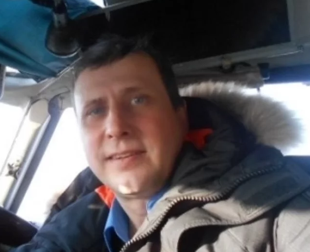 Командир самолета Вячеслав Логвинов