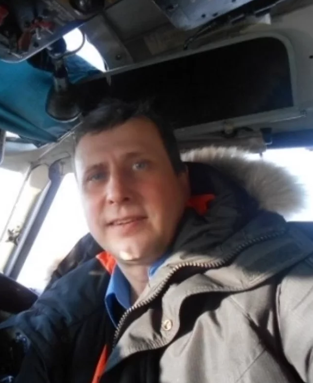 Командир самолета Вячеслав Логвинов