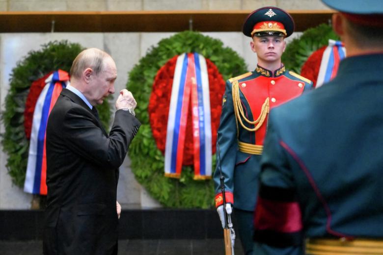 Владимир Путин на церемонии прощания с председателем Верховного суда РФ Ириной Подносовой