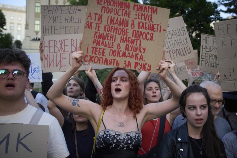 Акция протеста в Киеве против закона о регулировании деятельности антикоррупционных учреждений