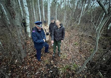 Сожгли трупы у озера: дядя и племянник насиловали и убили 13-летних подруг