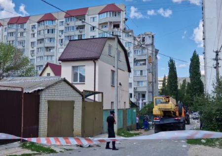 Момент взрыва газа в саратовской многоэтажке попал на камеру домофона