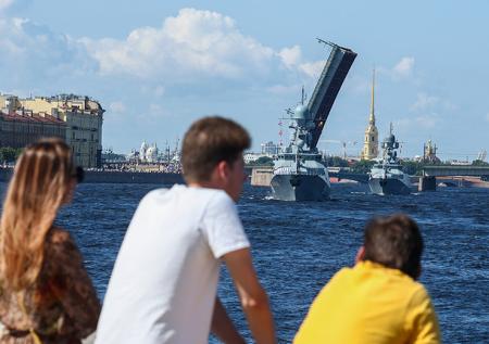 В Петербурге сорвался парад на День ВМФ
