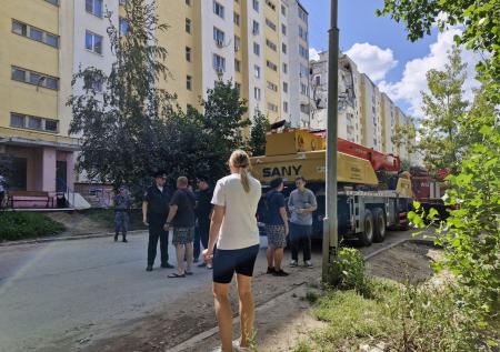 Опубликованы страшные кадры разбора завалов после взрыва газа в Саратове