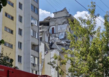 Спасатели разобрали свыше 360 кубометров конструкций на месте ЧП в Саратове