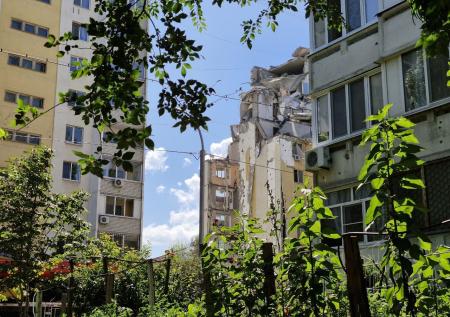Более 300 человек участвуют в ликвидации последствий взрыва в Саратове