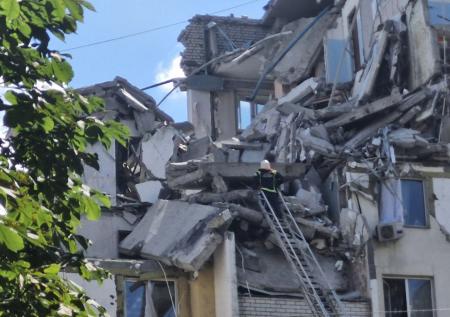 Момент обрушения стены на ребенка при взрыве дома в Саратове попал на видео