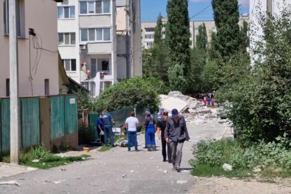 Россия. Саратов. Жилой 10-этажный многоквартирный дом, поврежденный в результате взрыва