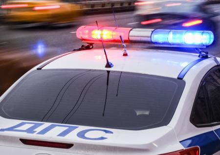 В Петербурге троллейбус провалился в яму и попал на видео