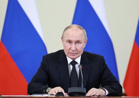 Путина наградили медалью «За верность флоту»