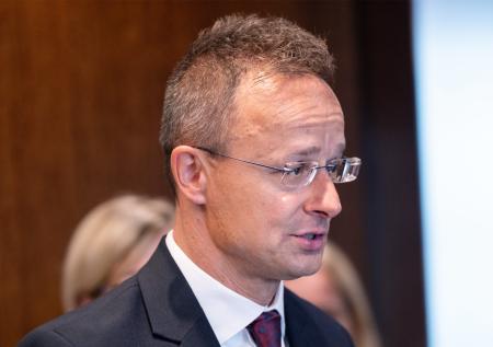 Сийярто назвал тех, кто мешает усилиям Трампа на Украине