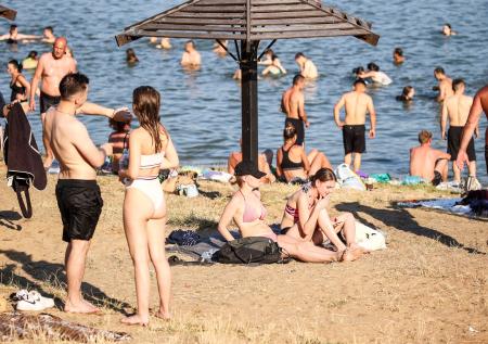 Стилист перечислила самые модные аксессуары для пляжного отдыха