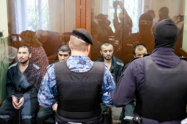 Фигуранты дела о теракте в «Крокус Сити Холле» Саидакрами Рачабализода, Мухаммадсобир Файзов, Далерджон Мирзоев и Шамсидин Фаридуни (слева направо) в зале Басманного суда