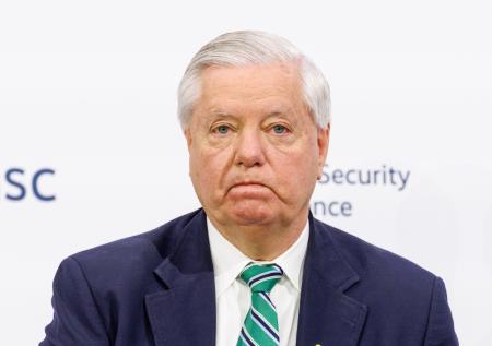 Русофоб из США Грэм терпит фиаско. Американцы взяли пример с РФ и топят его