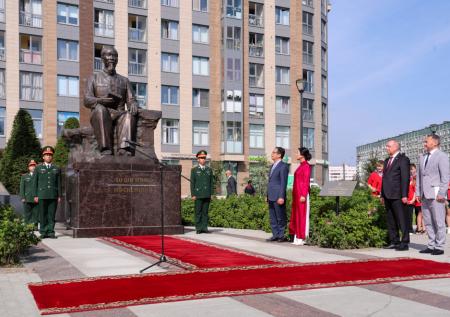 В Петербурге торжественно открыли площадь Хошимина