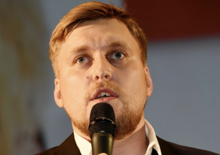 Слова об СВО, эмиграция, проблемы в США: как живет Александр Незлобин