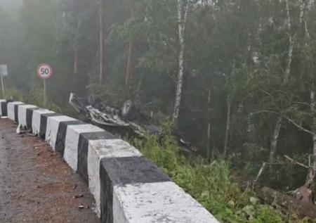 Водитель большегруза погиб в страшном ДТП под Красноярском