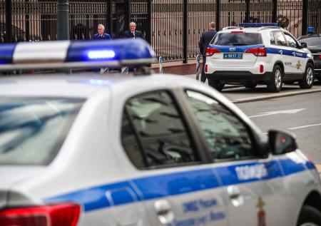 Сотрудники ГАИ открыли огонь по протаранившему их автомобилю в Москве