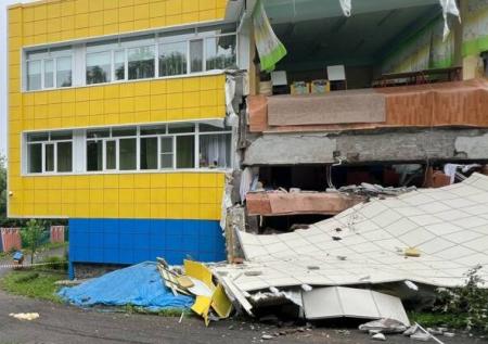 На Камчатке здание детсада обрушилось после землетрясения и попало на видео