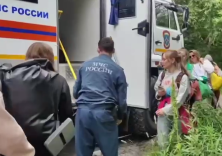 Ушедший под воду после землетрясения Северо-Курильск засняли с дрона