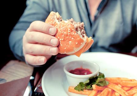Ученые перечислили продукты, повышающие риск рака легких на 41%