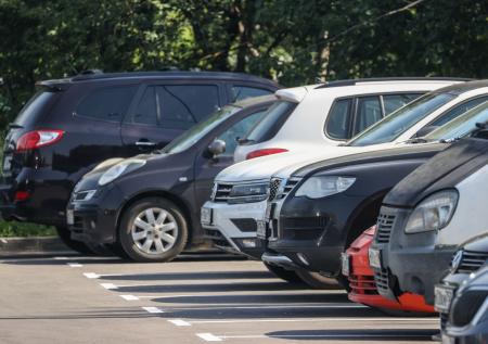 В Крыму у достопримечательностей появились «теневые» парковки