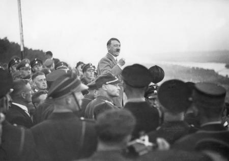 Военэксперт заявил о возрождении нацизма в ФРГ «хуже, чем при Гитлере»