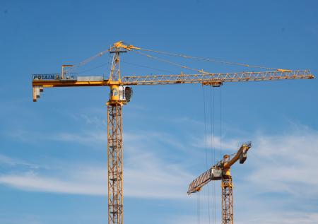 Женщине-крановщику стало плохо на 50-метровой высоте