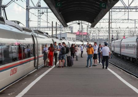 Москву и Петербург свяжут дополнительные «выходные» поезда