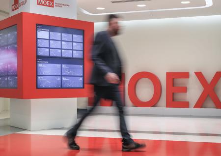 Индекс Мосбиржи движется вниз на фоне слов Трампа о подлодках