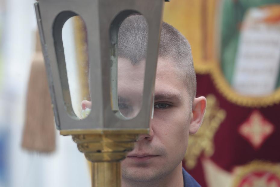 Крестный ход по ул. Ильинка к Красной площади на праздновании Ильина дня и 95-й годовщины образования Воздушно-десантных войск в центре Москвы