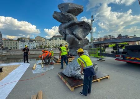 В Москве завершили демонтаж скандально известной скульптуры