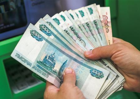 Зарплаты бюджетников вырастут с октября: кому и на сколько повысят, детали